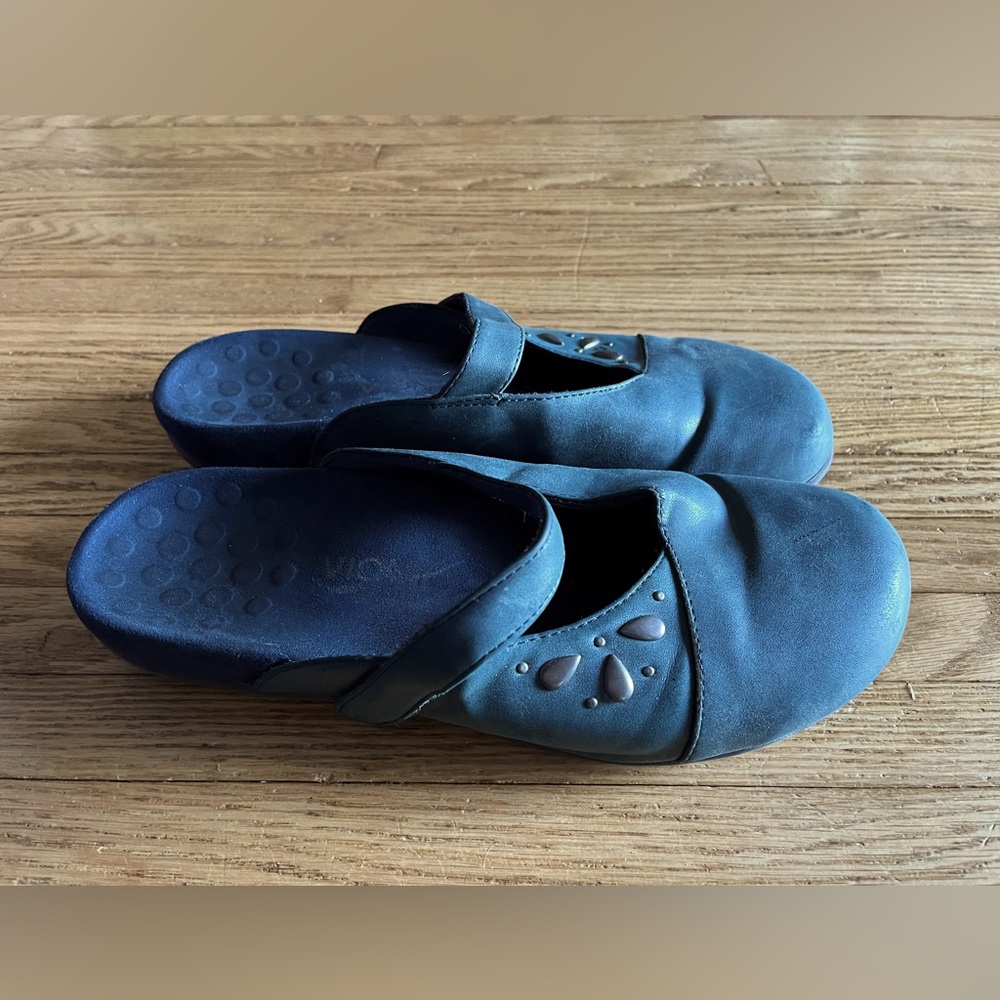 Ladies Vionic Mules